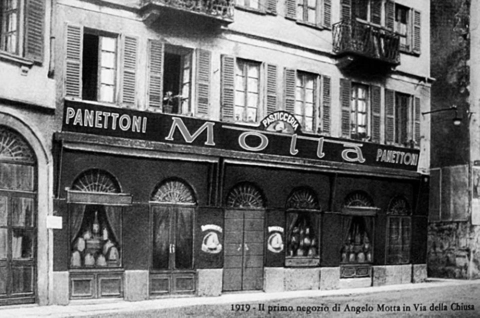zdjęcie archiwalne pierwszego sklepu Angelo Motta w Mediolanie