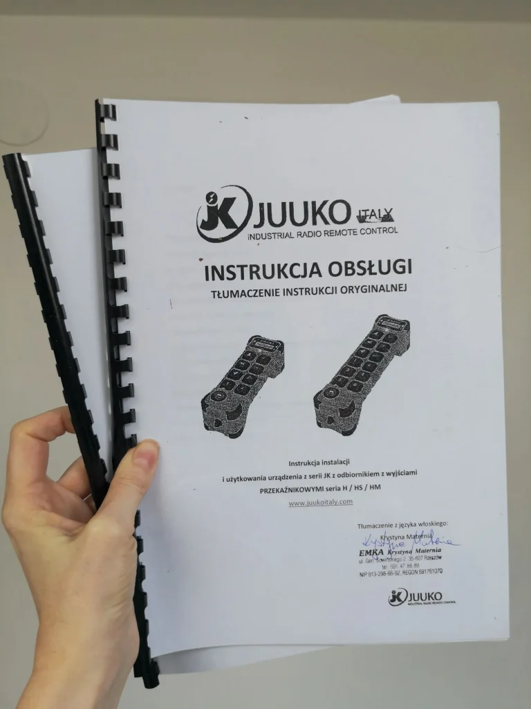 manuale d'uso di un radiocomando gru edile, tradotto da italiano in polacco, forma cartacea per procedure di certificazione