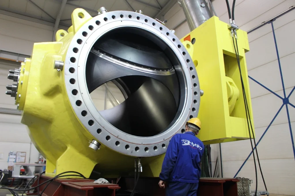 zawór hydrauliczny opisany w instrukcji wymagającej tłumaczenia z języka angielskiego na włoski