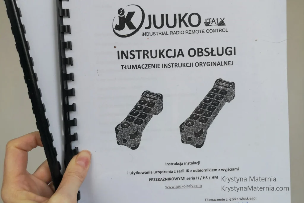 manuale d'uso per un dispositivo edile, copia cartacea realizzata da un traduttore italiano polacco basato in Polonia