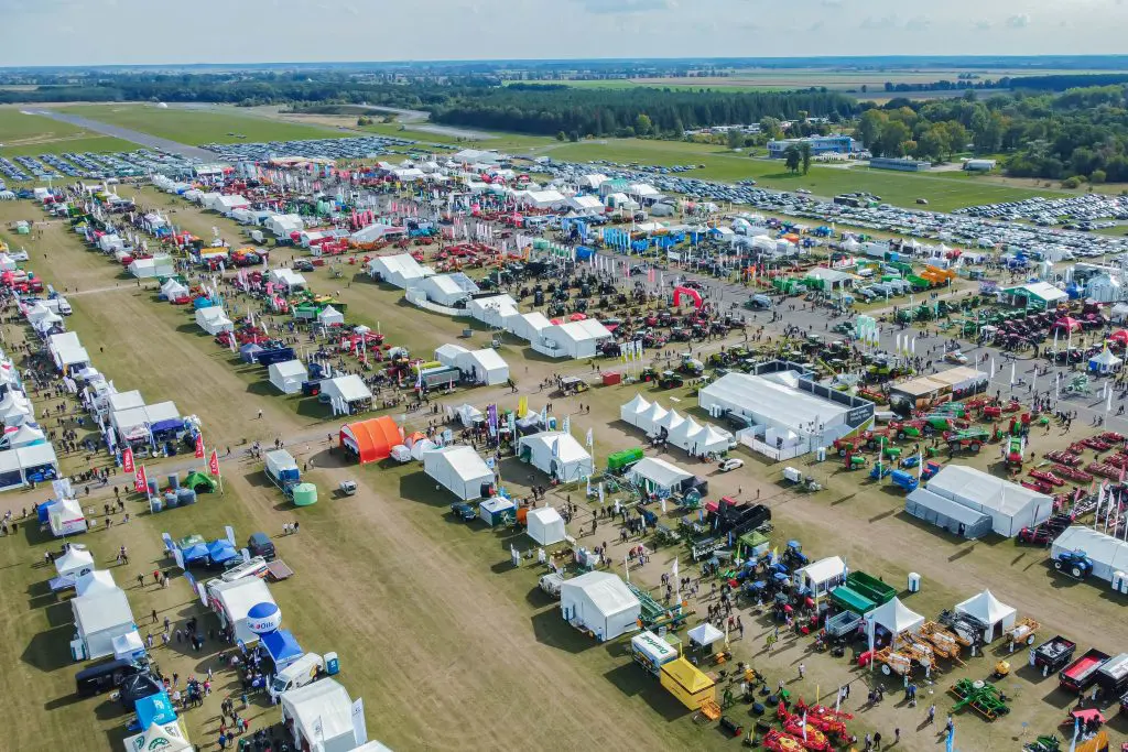 Panorama dall'alto e vista dell'area fieristica Agro Show Polonia