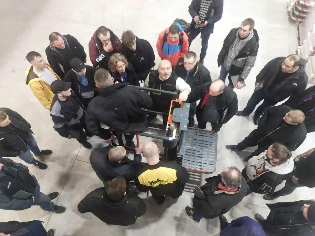 Tłumaczenie ustne z języka włoskiego podczas szkolenia produktowego w Szczecinie