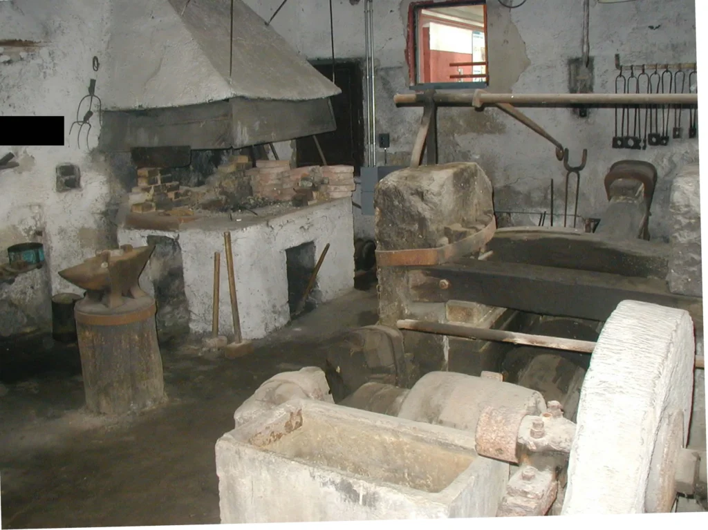 narzędzia i urządzenia kuźnicze w Museo del Ferro w Brescii